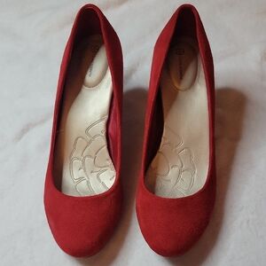 Chic Red Suede Heels